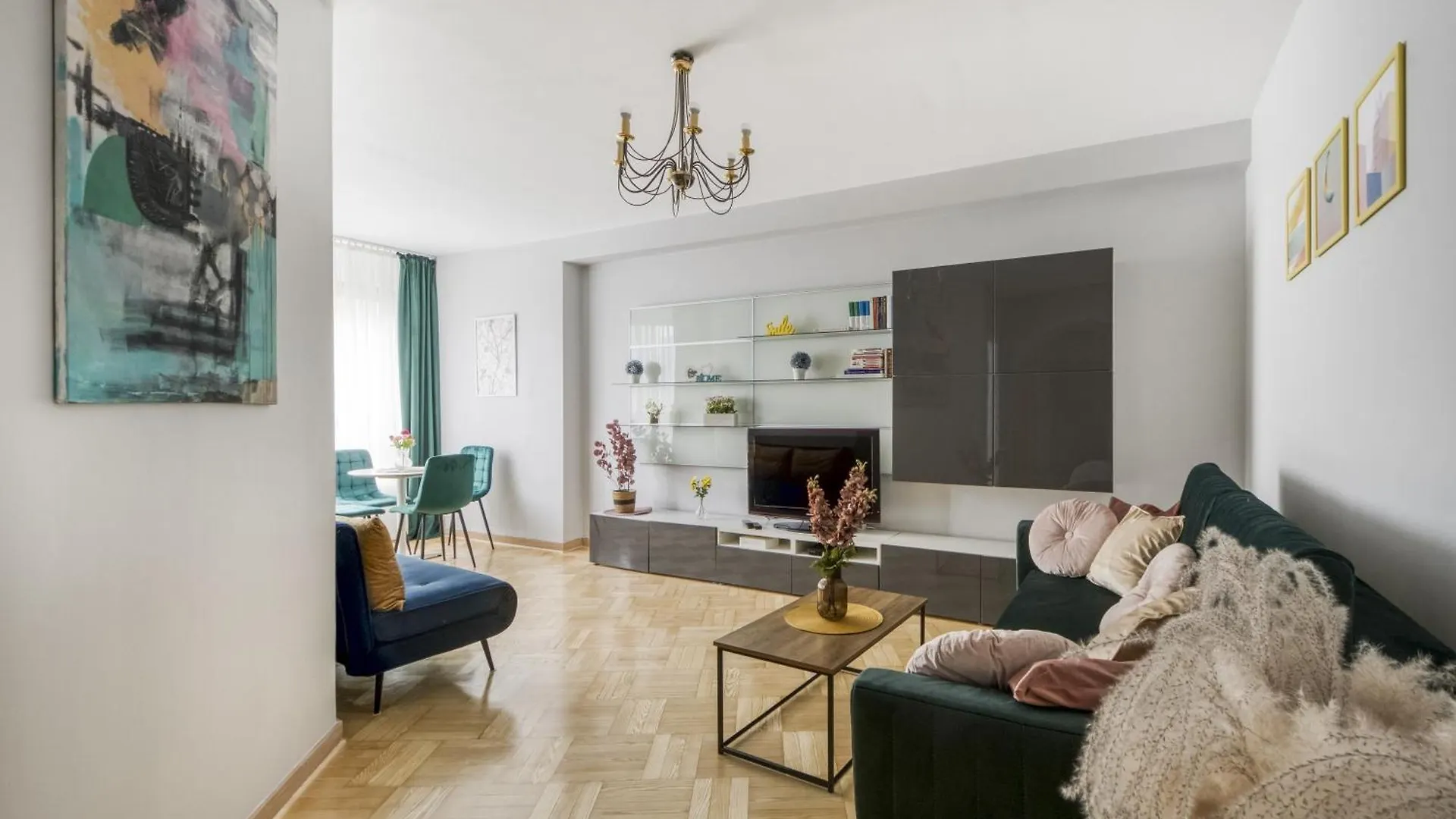 Gama Great Location & Famili Apartment 120M 2-12 People Warsaw 0*,  Poland