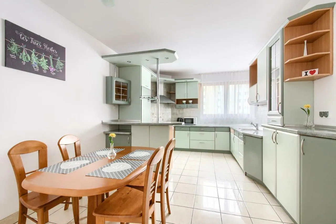 Gama Great Location & Famili Apartment 120M 2-12 People Warschau 0*,  Polen